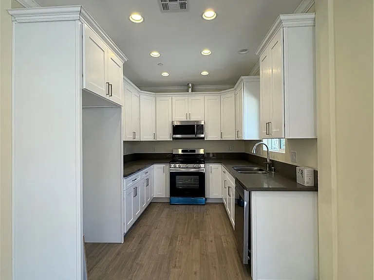 10054 Barling St — Photo 9