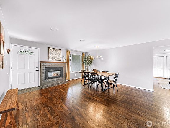 5th image of 612 S 188th Street