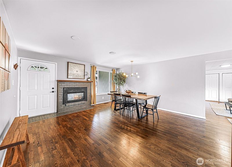 5th image of 612 S 188th Street