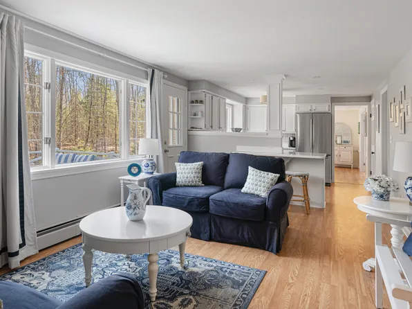 24 Woodhaven Drive, Kennebunk, ME 04043
