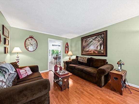 3rd image of 8020 Nantuckett Ave