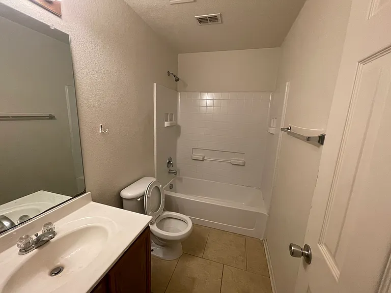 1421 Puerto Lago Dr — Photo 21