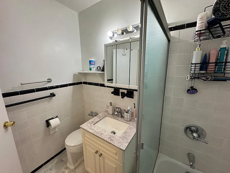 2 Sadore Ln #4D — Photo 8
