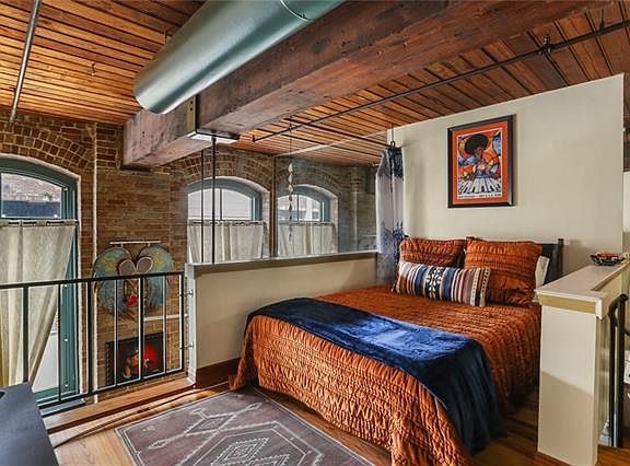 5th image of 1107 S Peters St APT 115