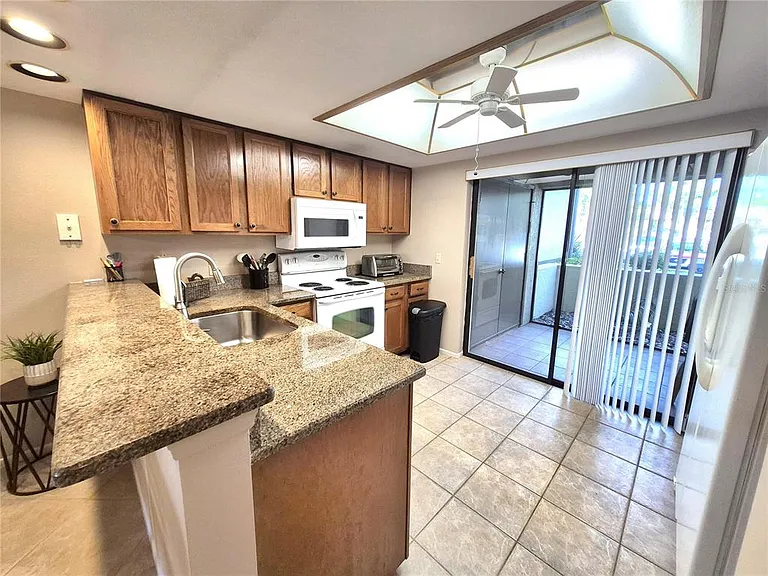 50 Woodlake Pl #50 — Photo 8