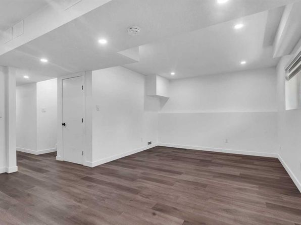 7420 W Hunterview Dr NW #3, Calgary, AB T2K 5J2