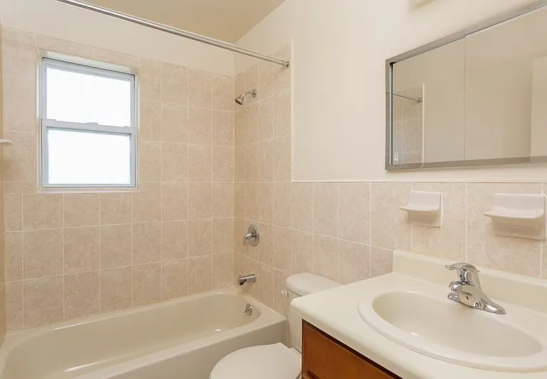 Westmount Village — Photo 15