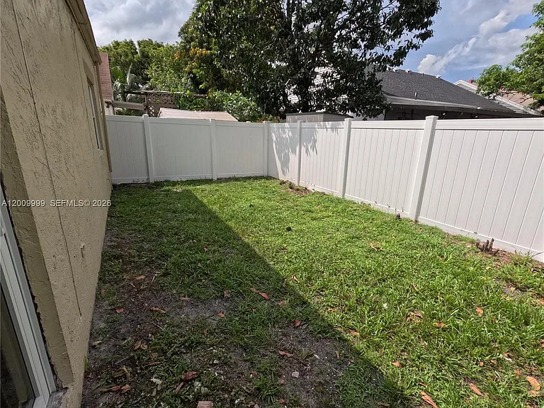 1211 SW 84th Ter — Photo 21