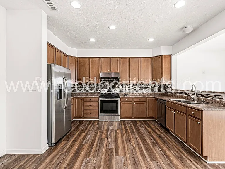 10031 Golden Dr — Photo 5