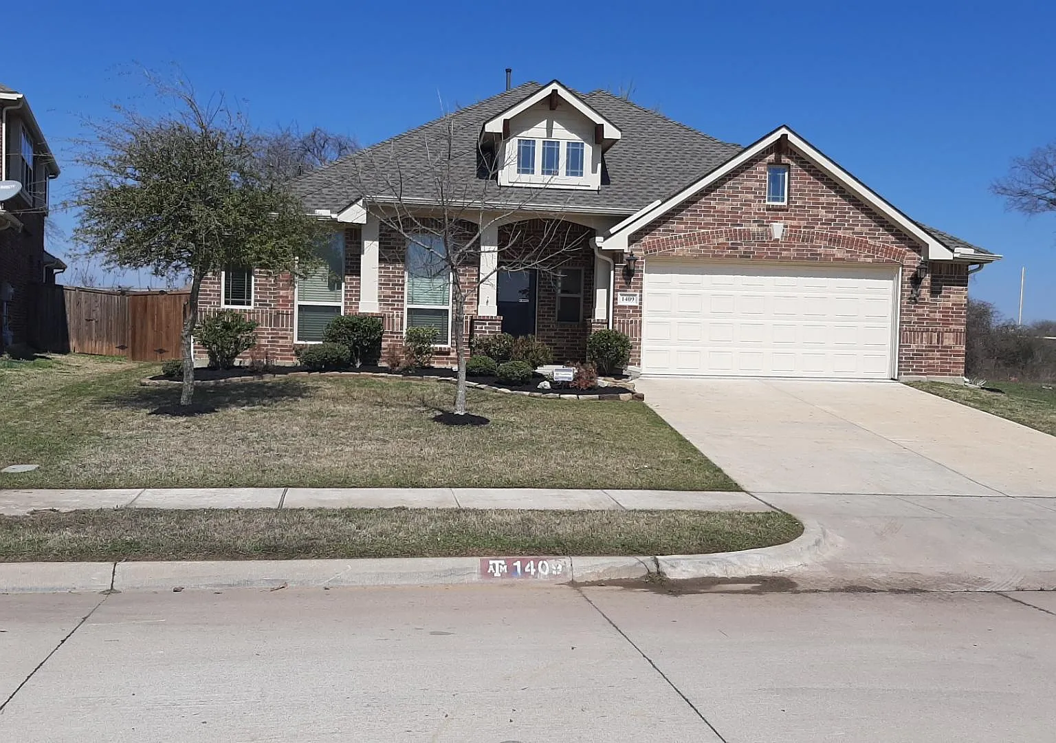 4 bed, 2272 sqft, $2,700 — Photo 1