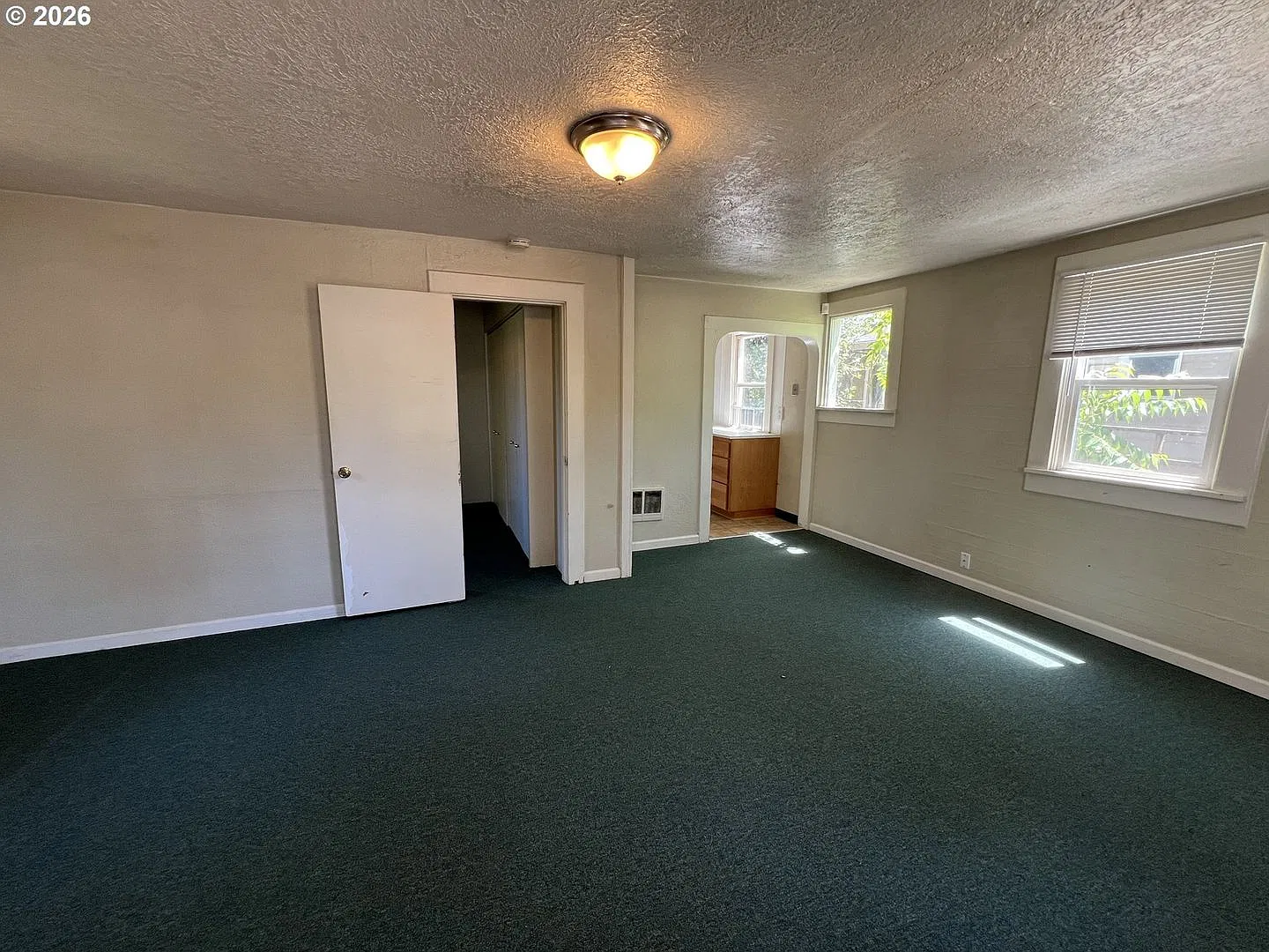 Charming 1 Bedroom Home In Downtown Vancouver for Rent - 3407 Grand Blvd — Photo 3