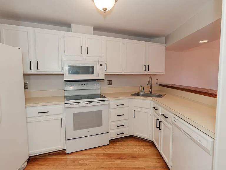 1664 Whisperhill Dr — Photo 6