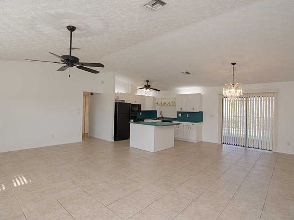 3rd image of 1699 SE Mistletoe St
