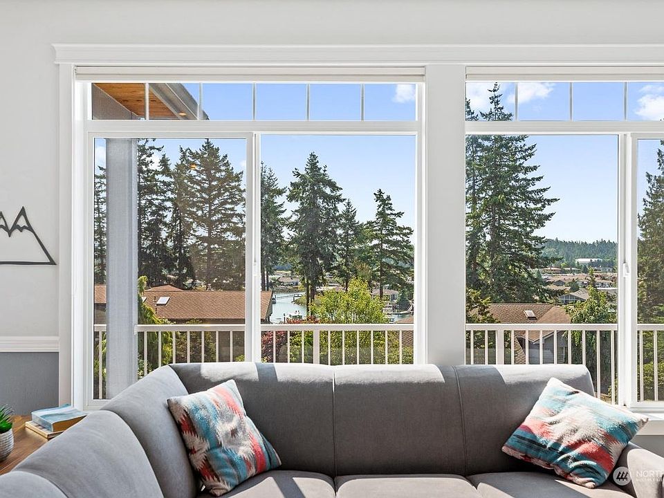 Peek a boo view to Shelter Bay Harbor