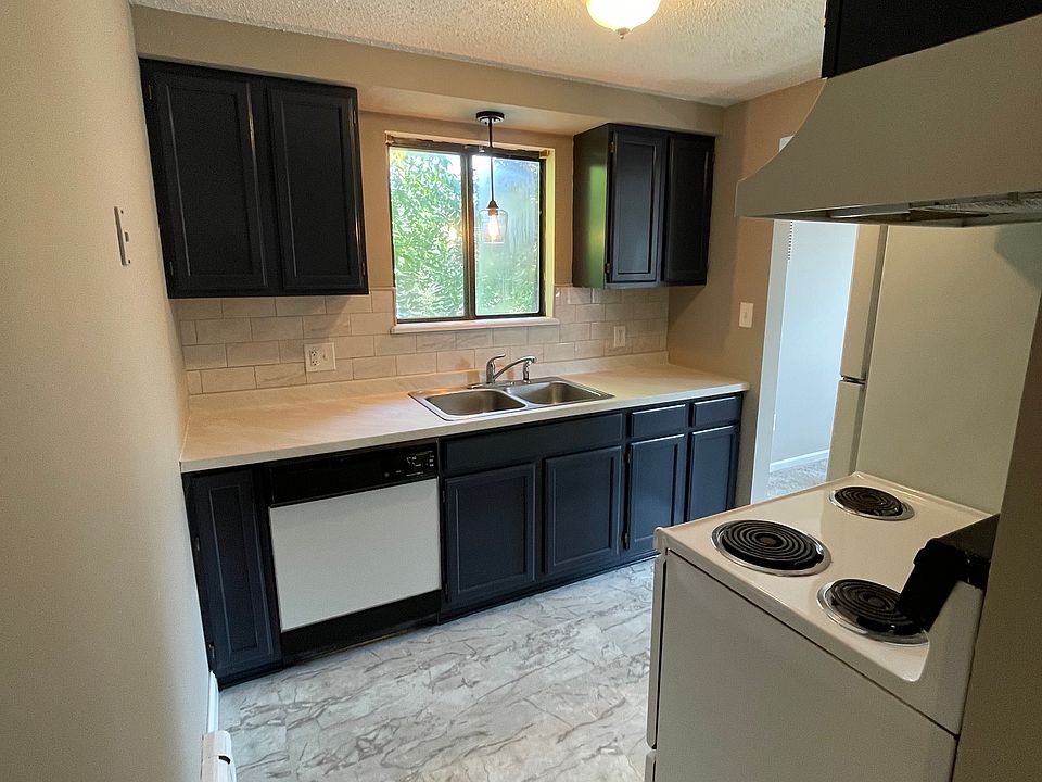 1st image of 164 Melrose St #4