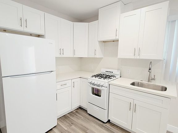 4th image of 523 Ivy St