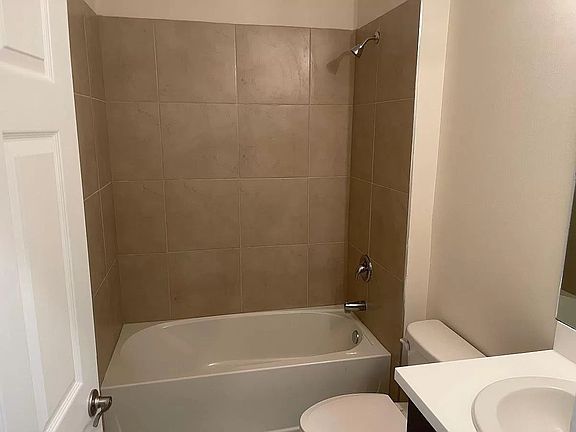 5th image of 114 SE 10th Terrace Cpe
