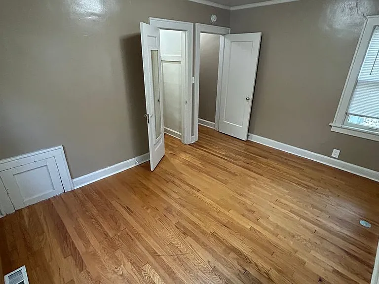 5446 Charlotte St — Photo 26