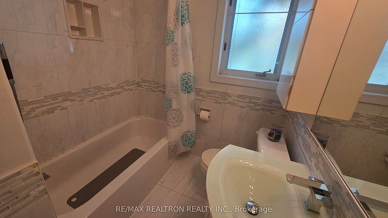 Toronto House for rent - 3 Bedrooms — photo 14