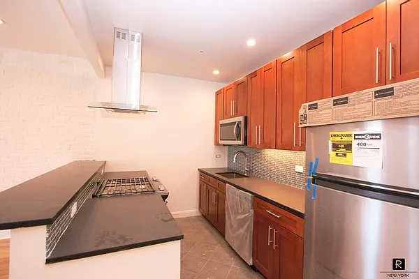 Rented by R New York | media 2