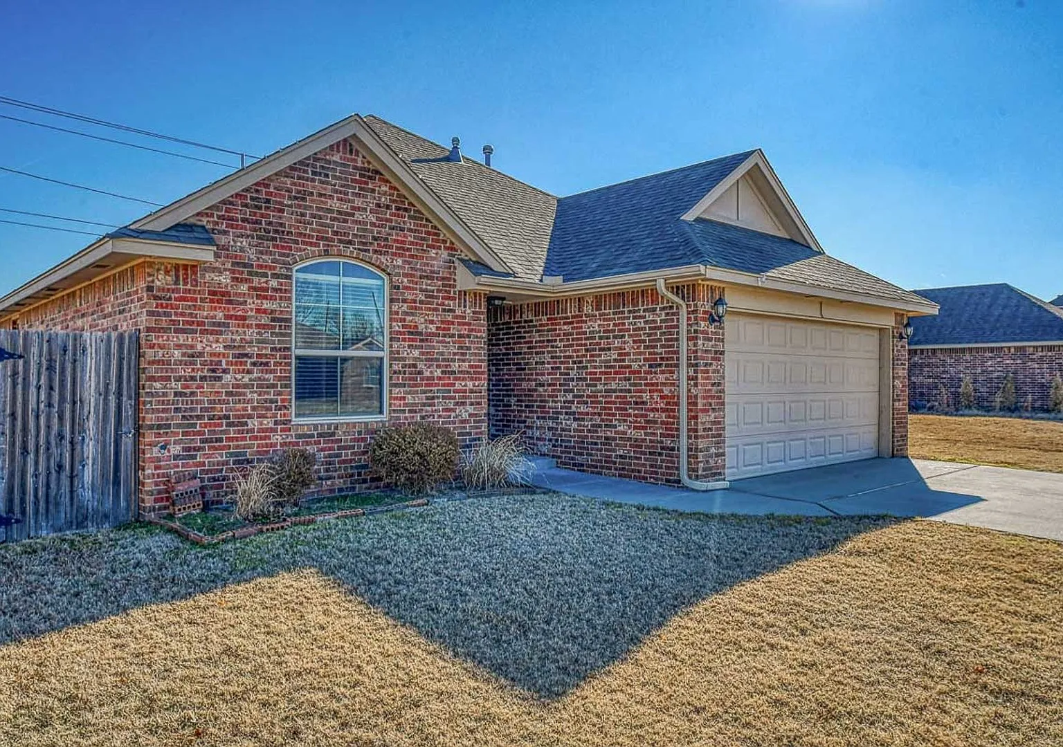 Three Bedroom Home with Storm Shelter in Moore! — Photo 2