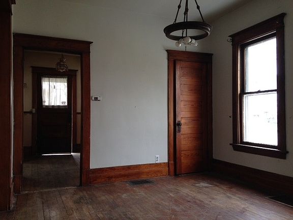 5th image of 619 N 6th Ave