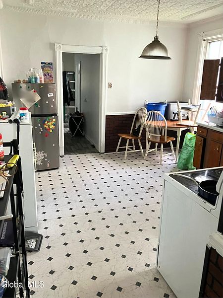 2nd image of 261 5th Avenue