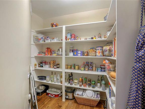 3rd image of 4817 W 81st St