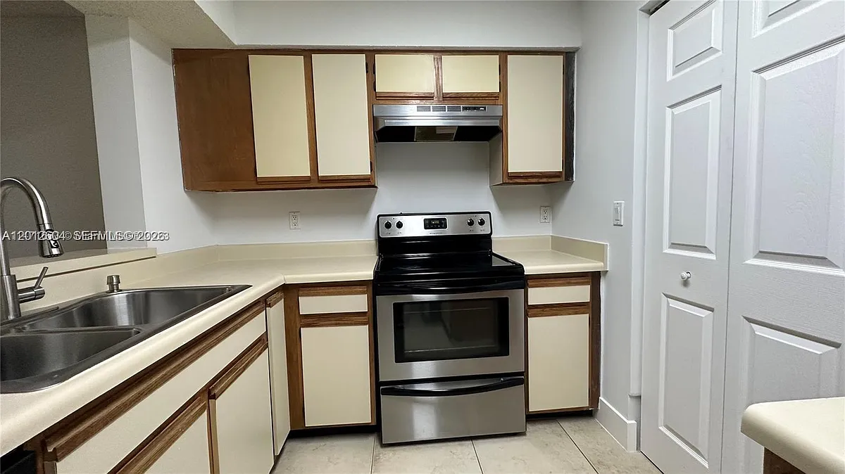Building Photo - 1243 SW 46th Ave #1111