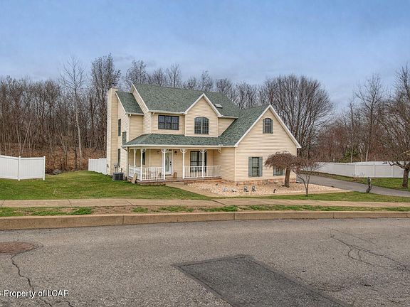 2nd image of 112 Blackberry Ln