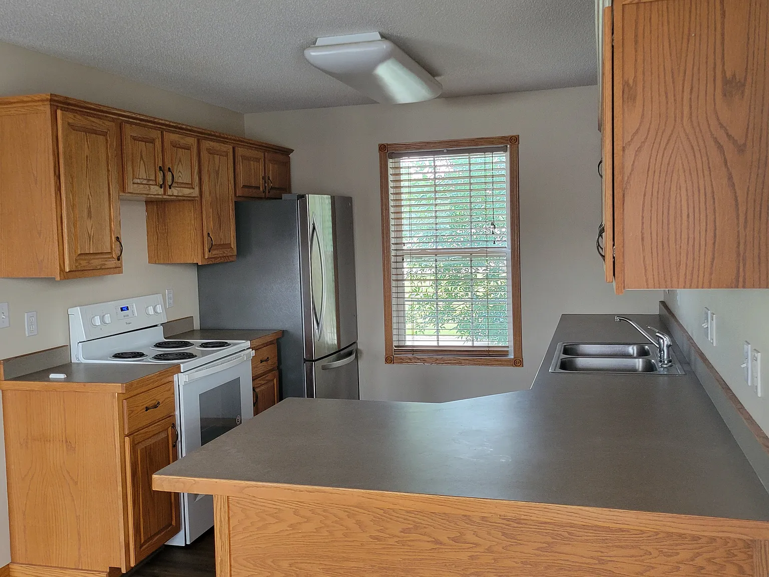 3 bed, 1344 sqft, $1,850 — Photo 2