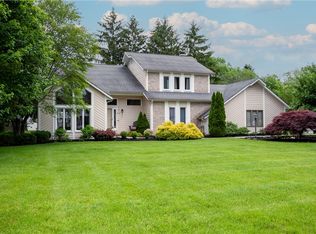 72 Caversham Woods, Pittsford, NY 14534