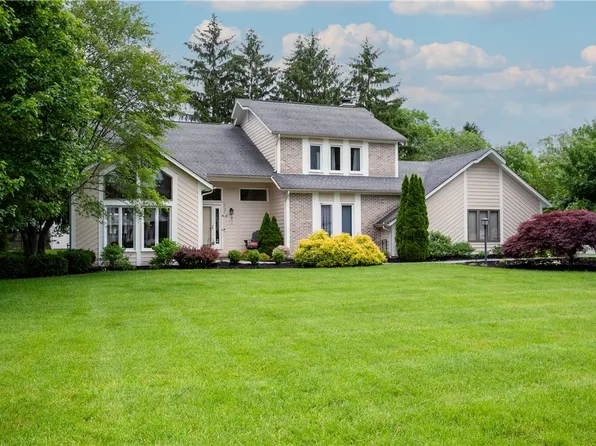 72 Caversham Woods, Pittsford, NY 14534