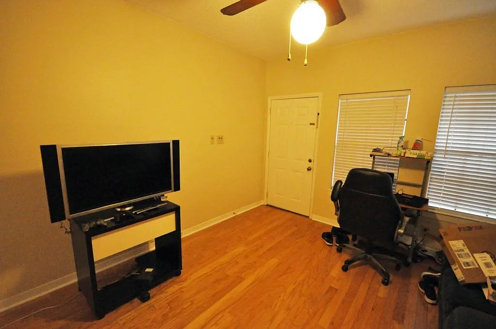 2 bed, 2.0 bath, 838 sqft, $1,395 — Photo 3