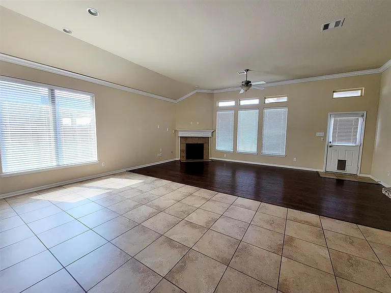 9415 Harmony Lake Ln — Photo 5