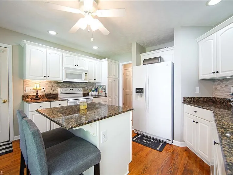 290 Gleason Ln — Photo 6