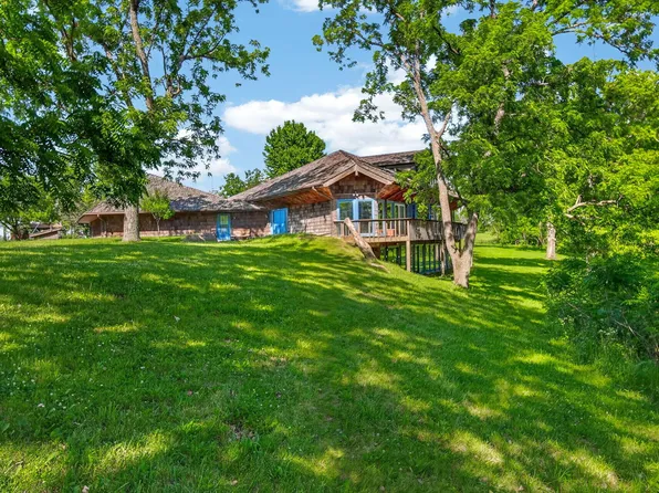 10202 Timberland Dr, Story City, IA 50248