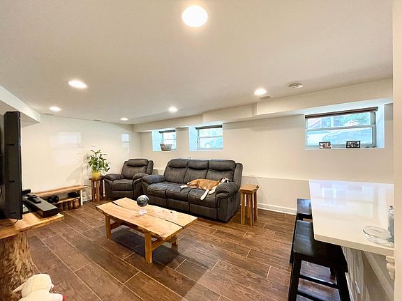 4th image of 2206 W School St APT 1W