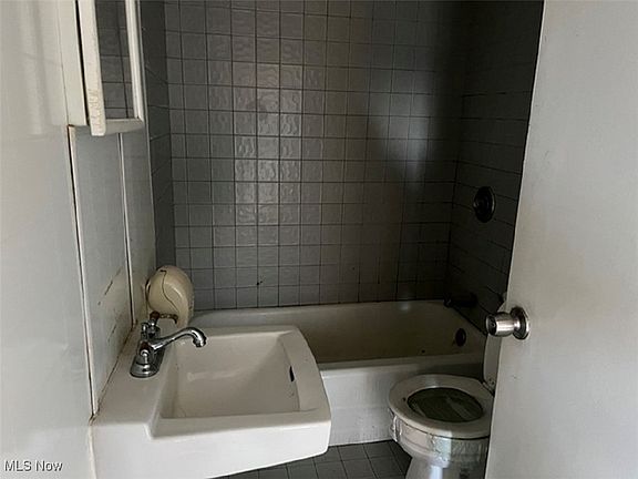 5th image of 432 Smith St