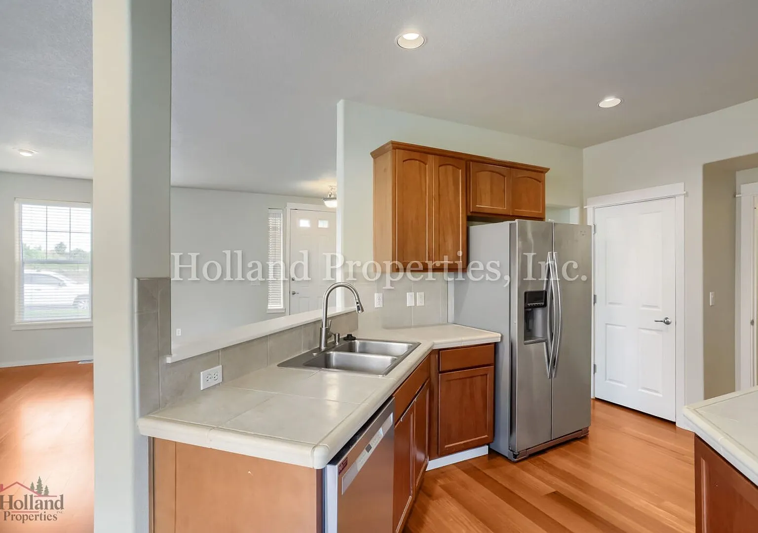Beautiful 2-Bedroom Home with Comfort, Style & Convenience — Photo 4