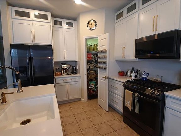 3rd image of 4959 THAMES STREET E