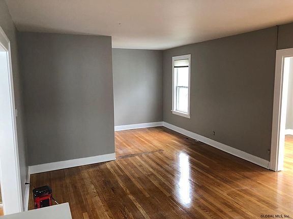 5th image of 98 Winthrop Ave