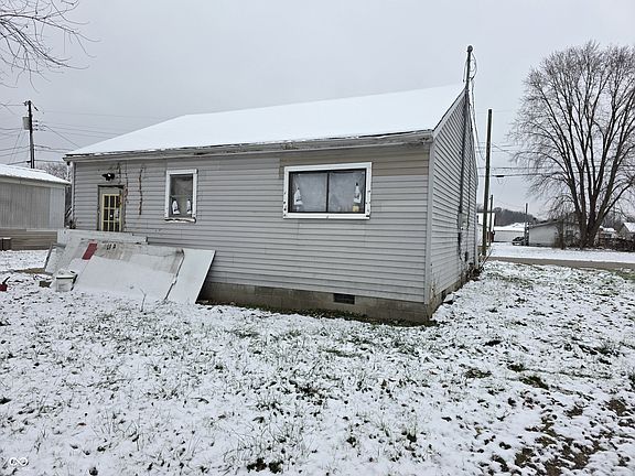 2nd image of 233 W Main St