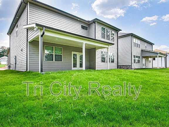 3rd image of 522 Cunninghame Ct