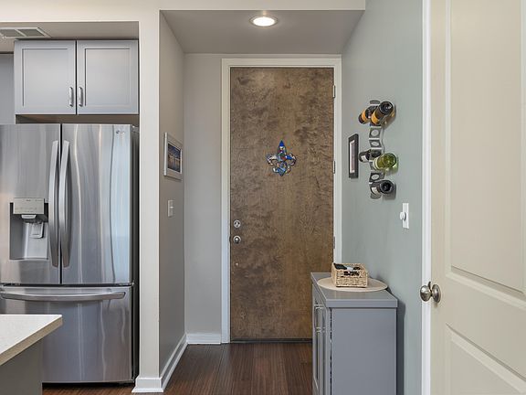 5th image of 200 Manufacturers Rd APT 629