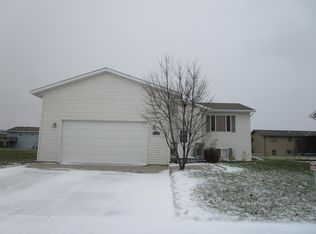 1111 Plum Ln, Aberdeen, SD 57401
