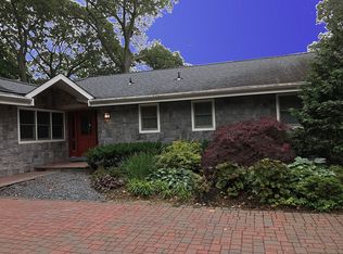 19 Buckingham Dr, Dix Hills, NY 11746