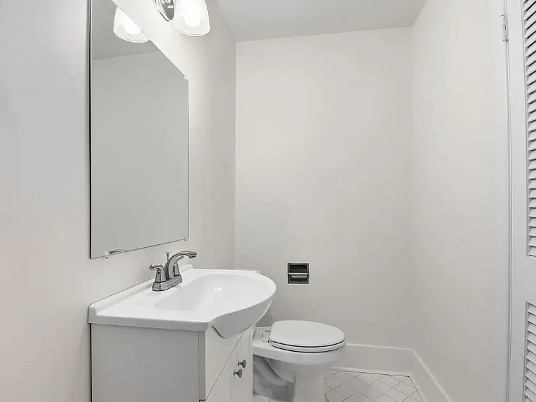 5528 E 46th St #9 — Photo 2