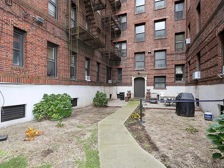11525 Metropolitan Ave #233 — Photo 17