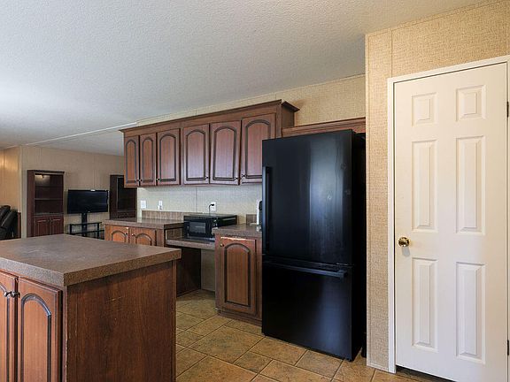 4th image of 4050 Pond Loop Rd